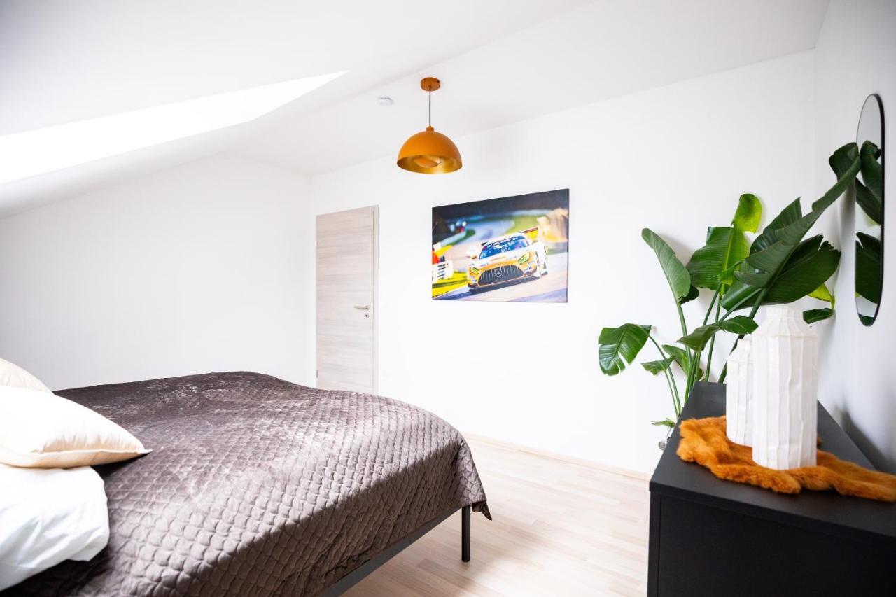 Design-Ferienwohnung In Kelberg Am Nuerburgring: Platz Fuer 6, Kueche, Wifi, Netflix Ngoại thất bức ảnh