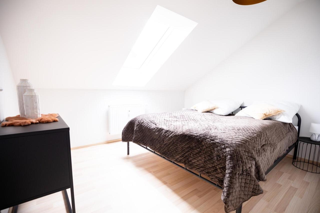Design-Ferienwohnung In Kelberg Am Nuerburgring: Platz Fuer 6, Kueche, Wifi, Netflix Ngoại thất bức ảnh