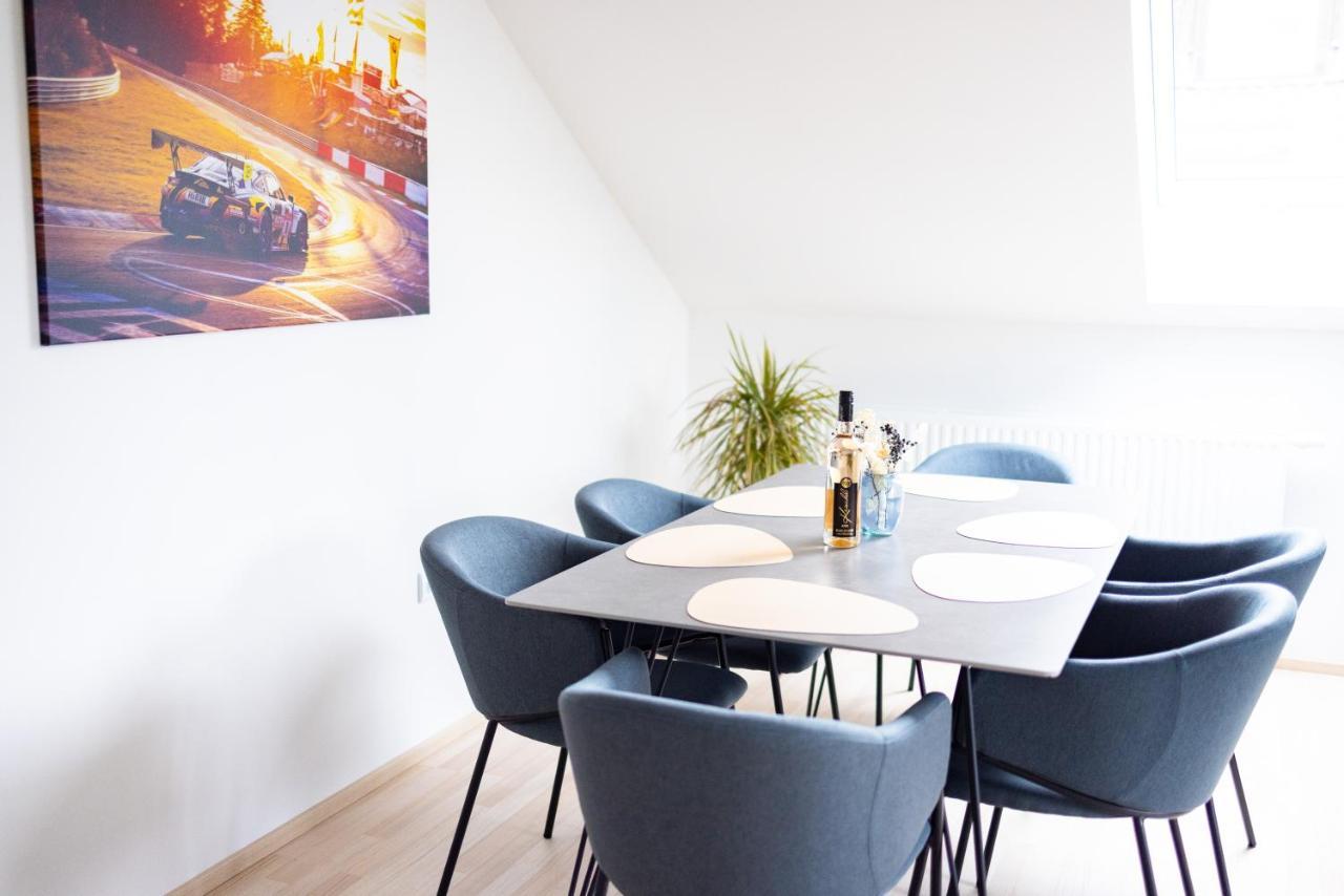 Design-Ferienwohnung In Kelberg Am Nuerburgring: Platz Fuer 6, Kueche, Wifi, Netflix Ngoại thất bức ảnh