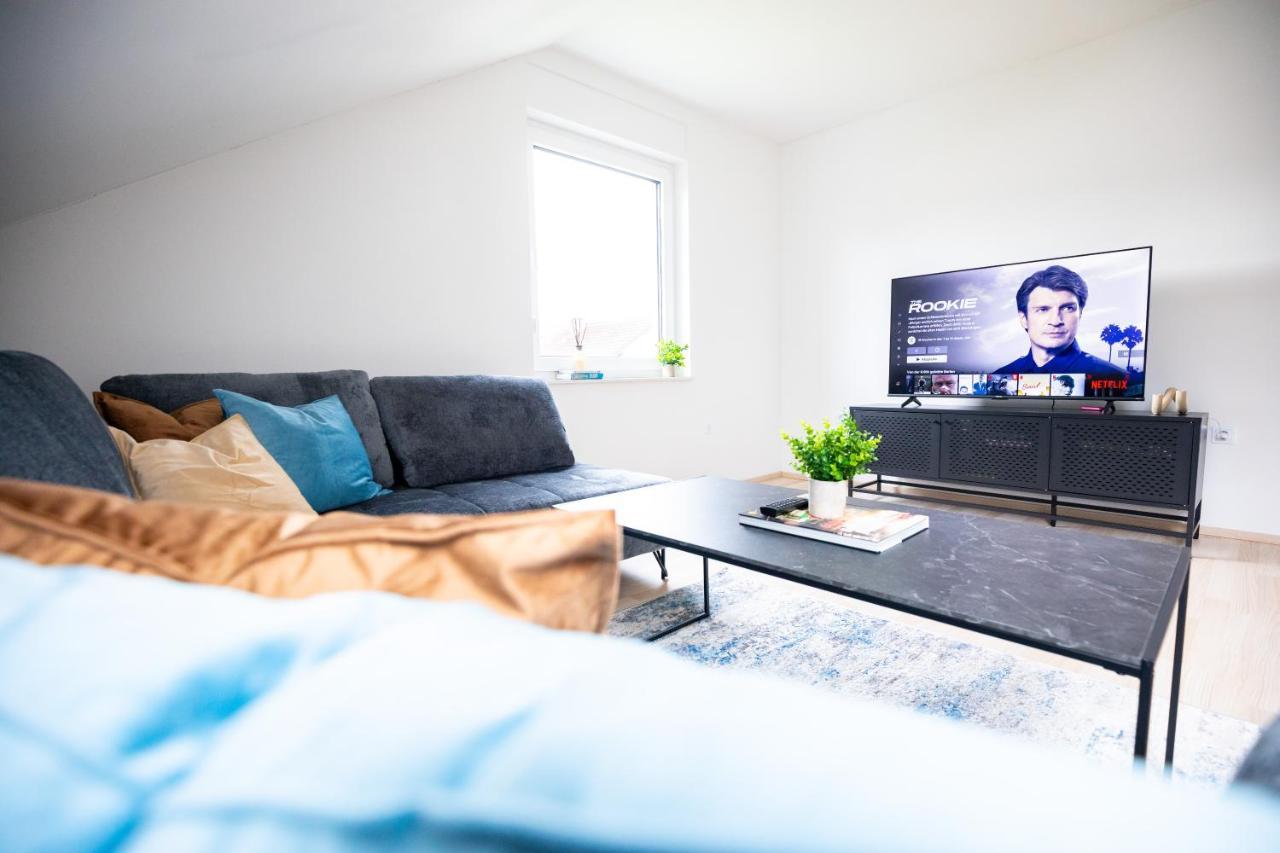 Design-Ferienwohnung In Kelberg Am Nuerburgring: Platz Fuer 6, Kueche, Wifi, Netflix Ngoại thất bức ảnh